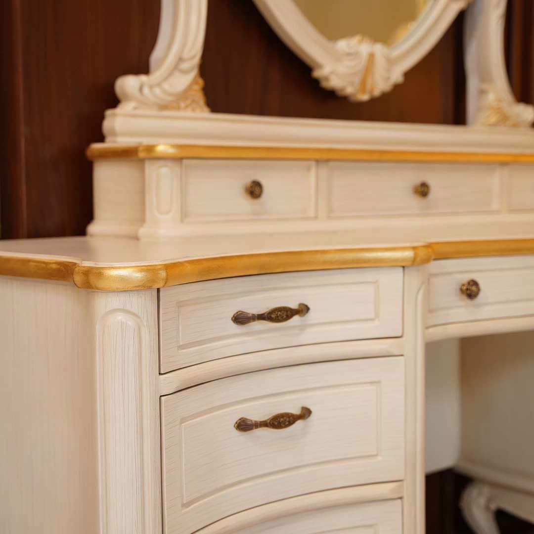 Luxury Royal Classic Bedroom Set — image 2